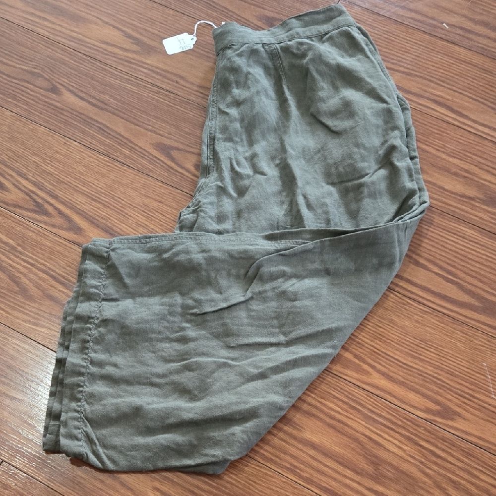 New York & Company Sage Green Capris
